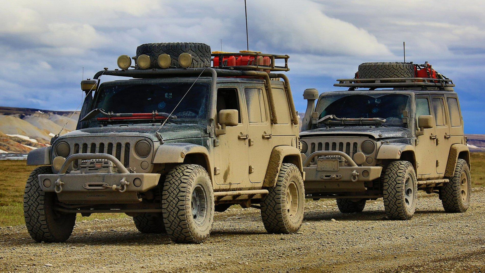 Jeep Gladiator Does anyone not regret ordering a hard top when they bought their Jeep? Alaska Trip, May-Jul 16, 5_9134, Jeeps on Dalton Highway