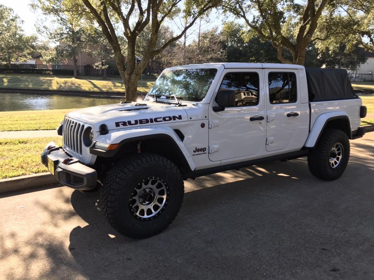 Jeep Gladiator Glad to meet you, White Rubicon 13E6C2D7-E7C4-4768-9AD4-9FE68414E122