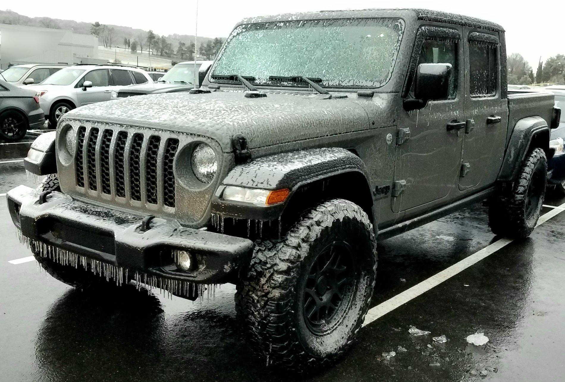 Jeep Gladiator Playing in the snow 20191217_165106