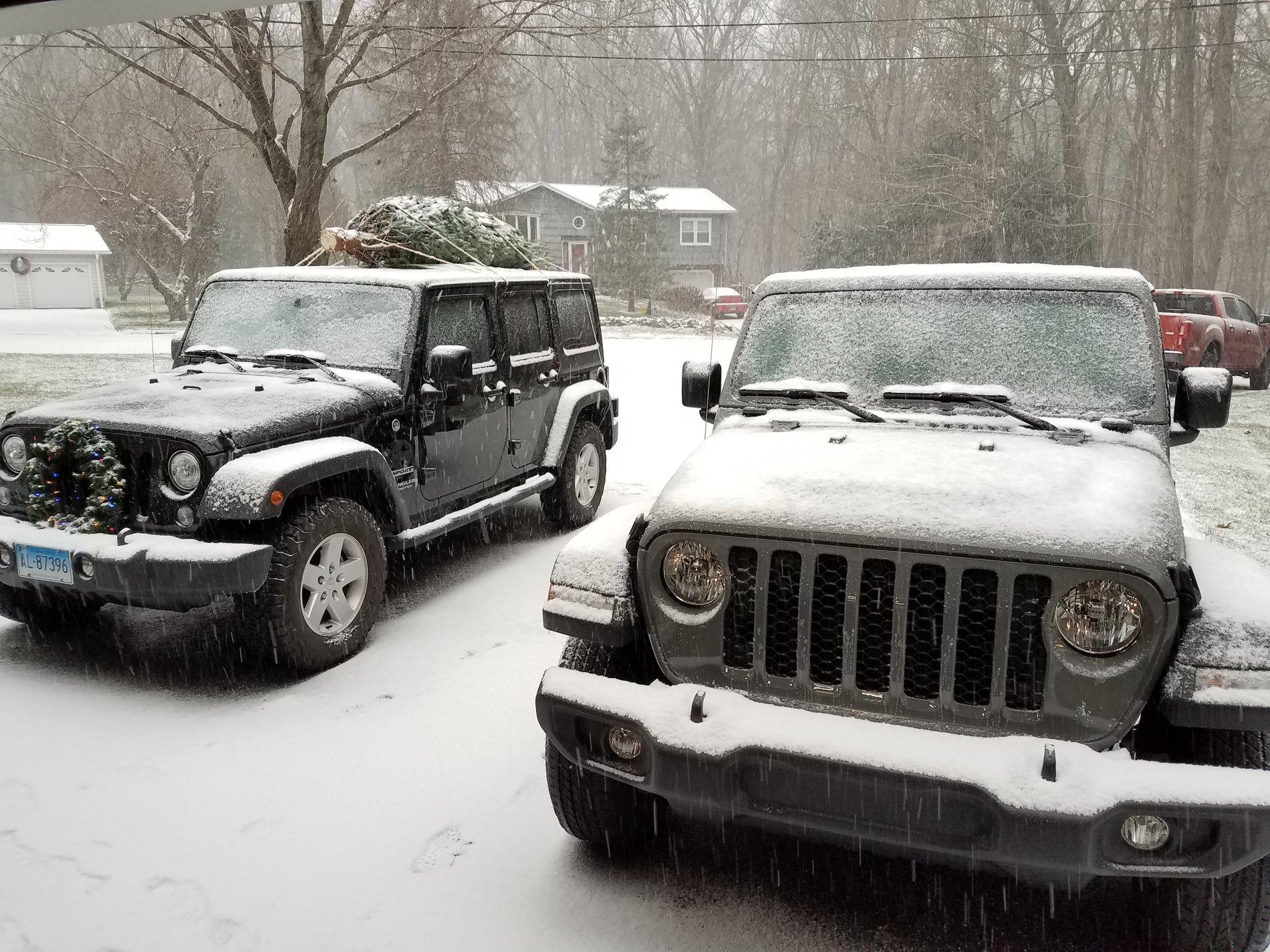 Jeep Gladiator Playing in the snow 20191201_152652