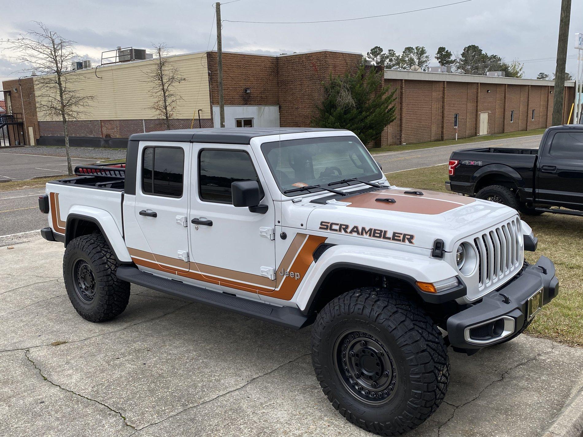 Jeep Gladiator BRIGHT WHITE Gladiator JT Club B23AAA42-ADD0-45FA-811D-DEEB30811C49