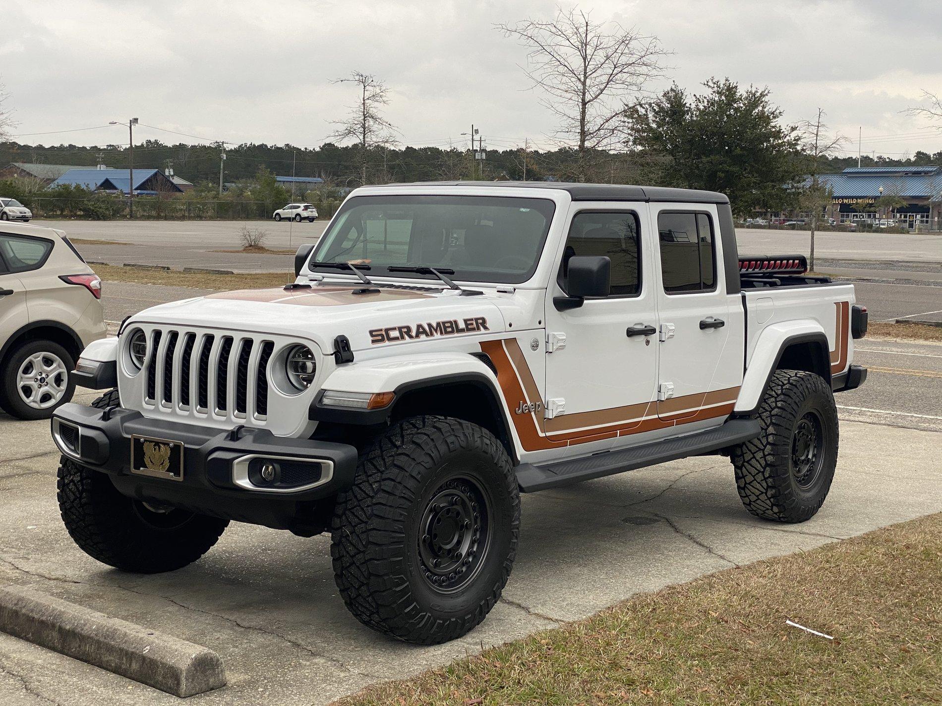 Jeep Gladiator BRIGHT WHITE Gladiator JT Club 11BA30B0-7DD1-4EBC-BBFF-CE47F72B7957
