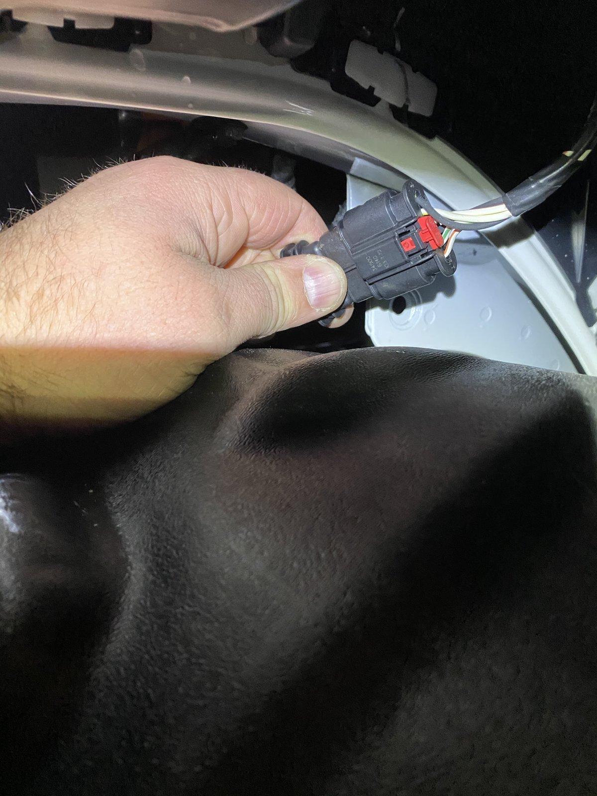 Jeep Gladiator Help! How do the turn harnesses separate? D23B41AE-5D56-4FB3-A0C9-3FF0AAAC2DBE