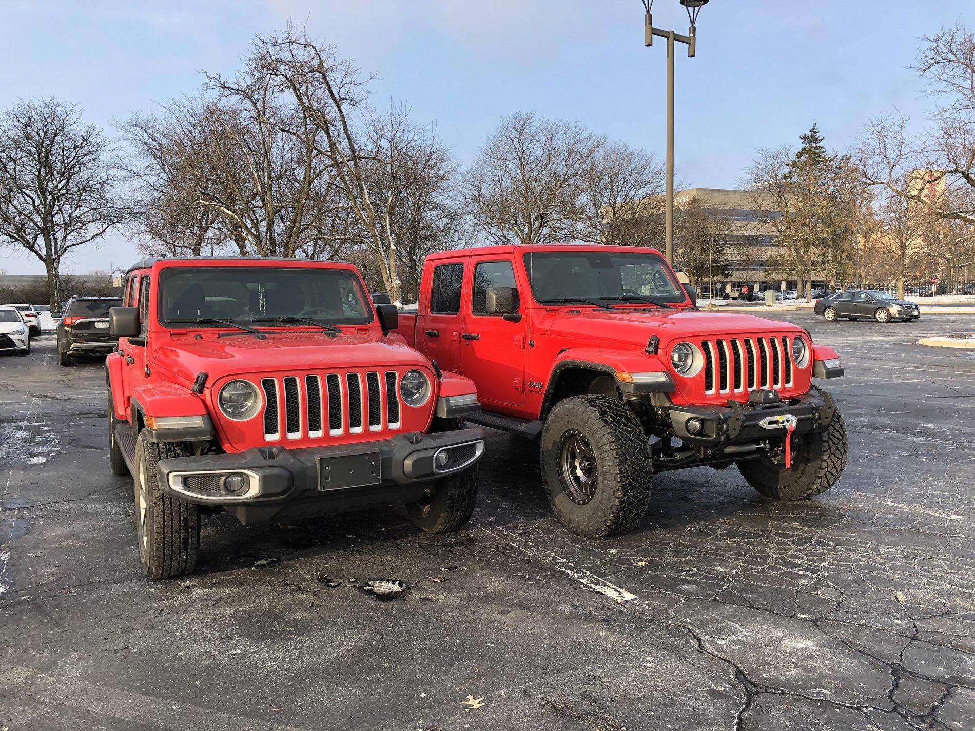 Jeep Gladiator Jeeps Parking Next To Jeeps AB8457D4-D330-4383-BF1C-C7FD041F6C29