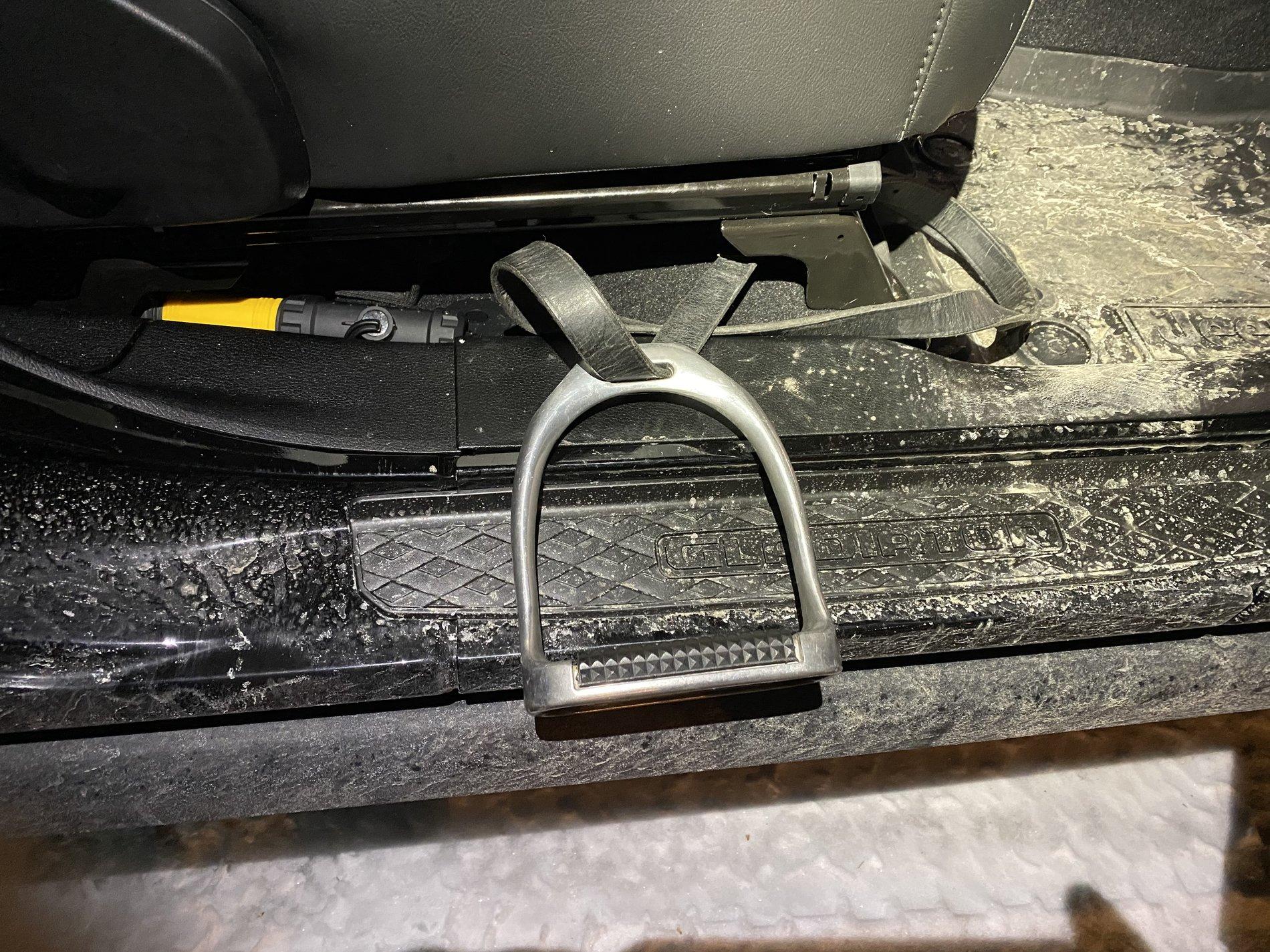 Jeep Gladiator Cheap steps IMG-1779
