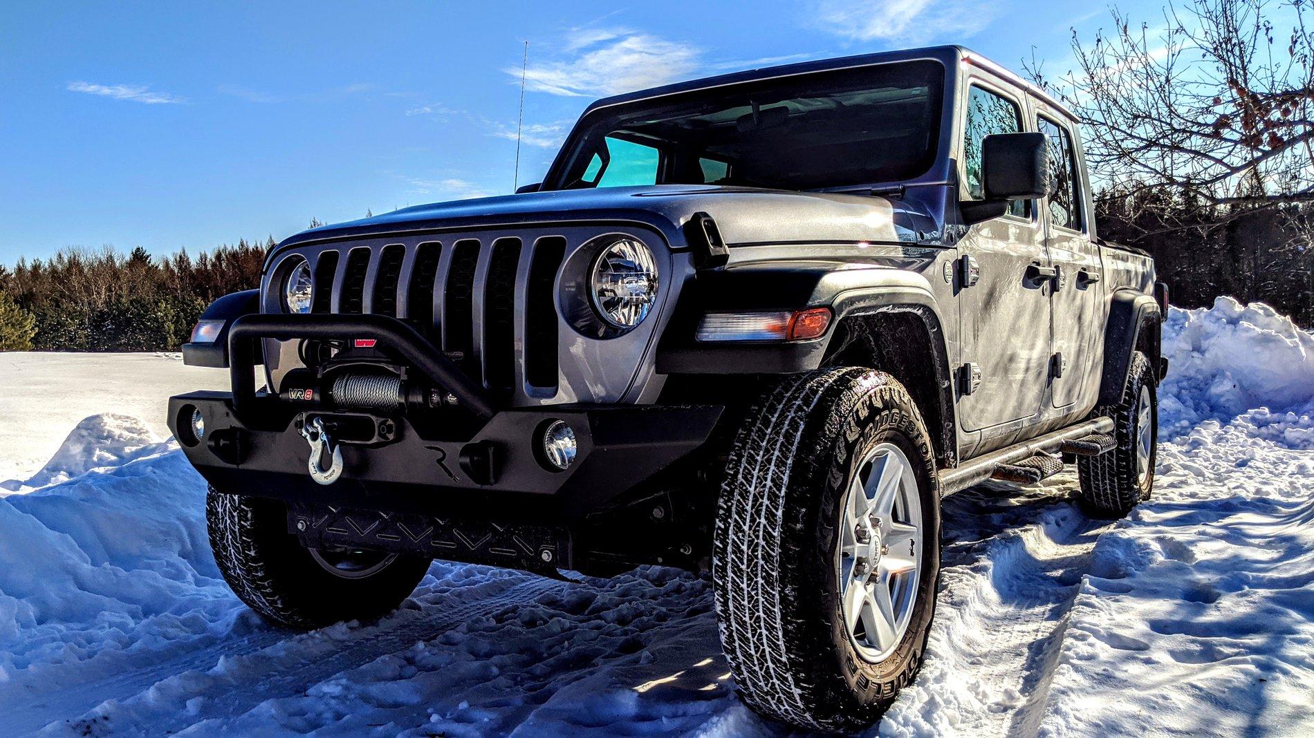 Jeep Gladiator Playing in the snow IMG_20191218_124829