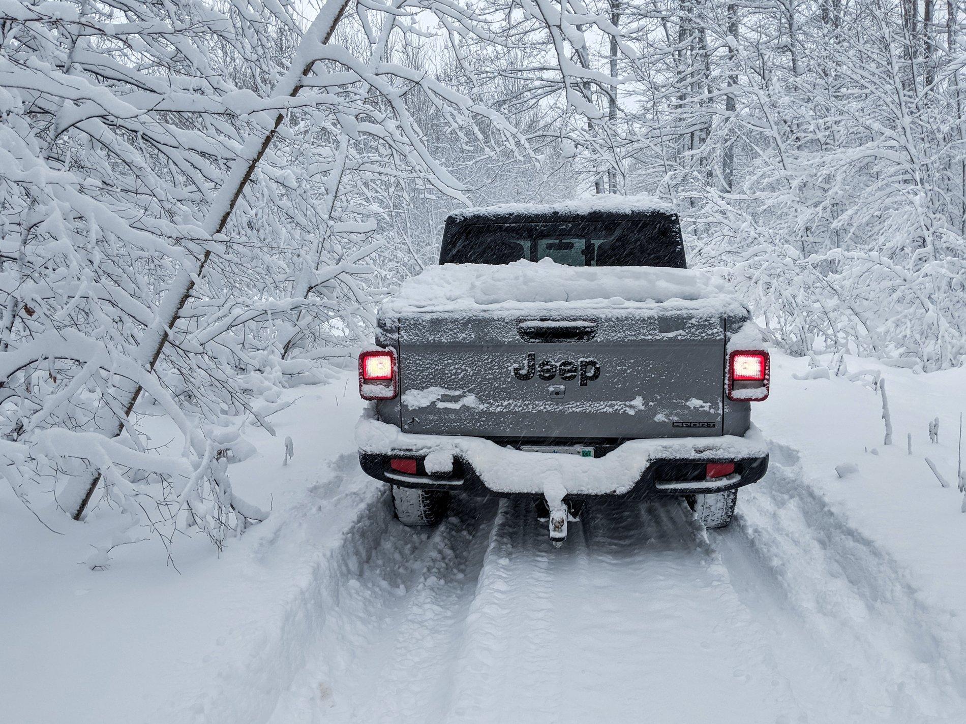 Jeep Gladiator Playing in the snow IMG_20191201_085046
