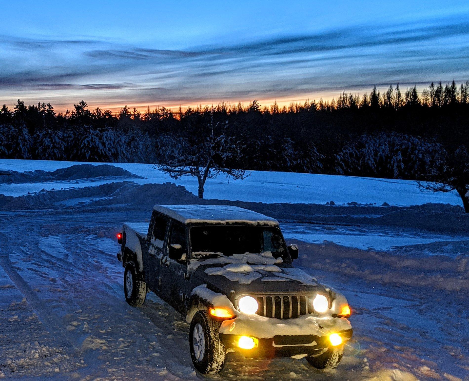 Jeep Gladiator Playing in the snow IMG_20191202_063507