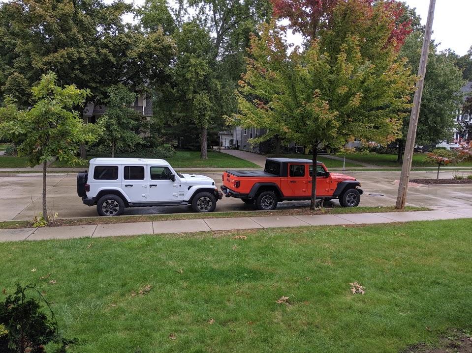 Jeep Gladiator Jeeps Parking Next To Jeeps uVsYI0J7BZDGcSJq4RL4FERDD4dRZ78mJx-n17XbDYQmK_HuoMHeYQI_07jdRG9Y59y70tzEzdbbq8XjOvp=w959-h719-no
