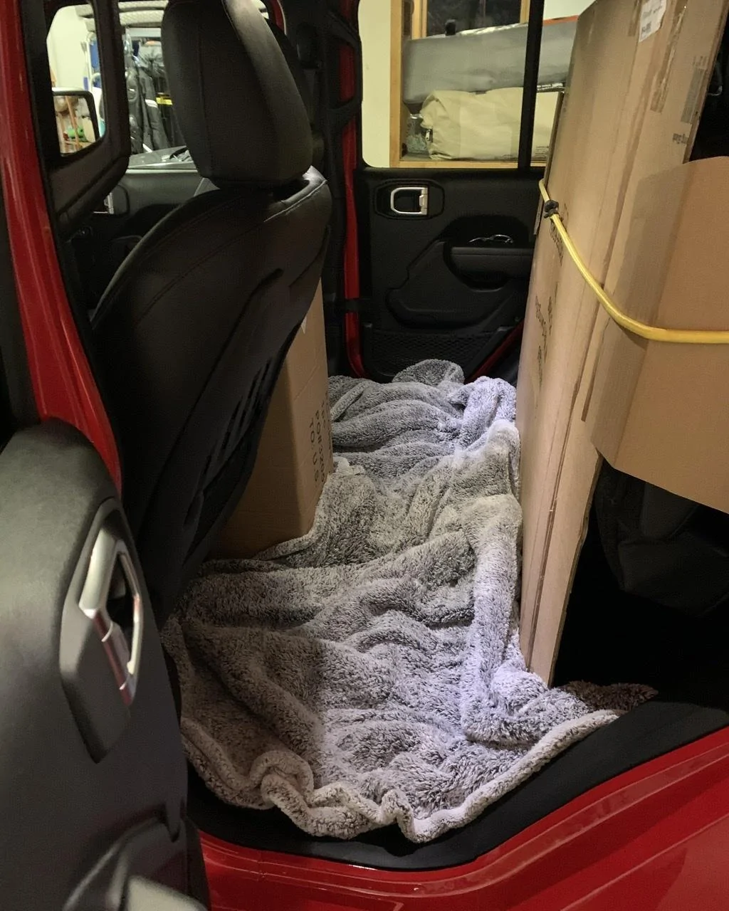 Jeep Gladiator Rear Seat Dog bed? 96073282-5204-42C8-8C11-B37D631842CF