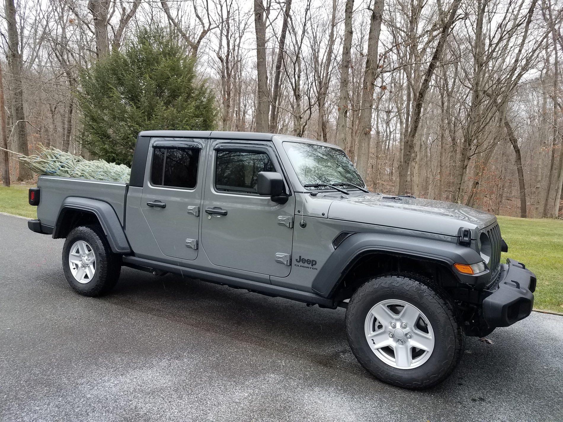 Jeep Gladiator Playing in the snow 20191201_131213