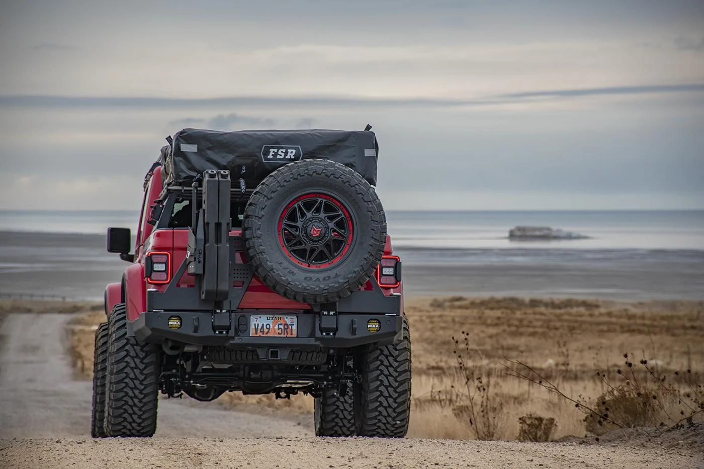 Jeep Gladiator Gauging popular style for two bumper variants 6SnG78c