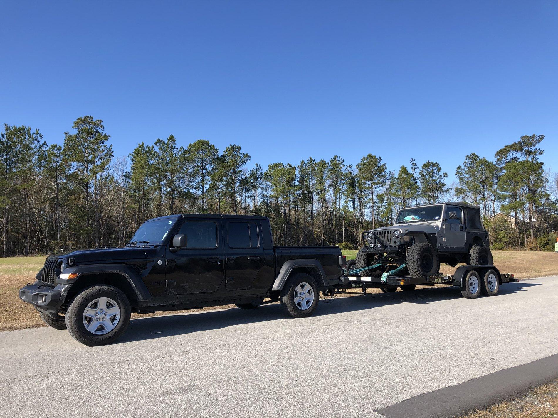 Jeep Gladiator Towing my TJ B070C752-0C9D-488E-BD8C-FF1FDDF0B0F1