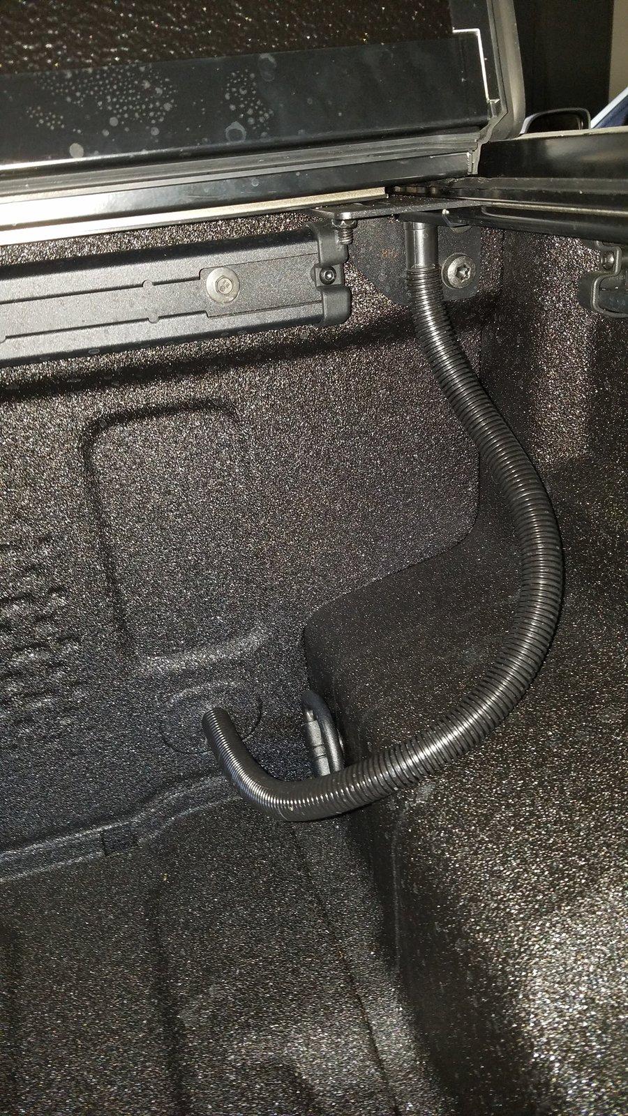 Jeep Gladiator Factory Hard Tonneau Cover  Hose - What is it?? 20191221_085750