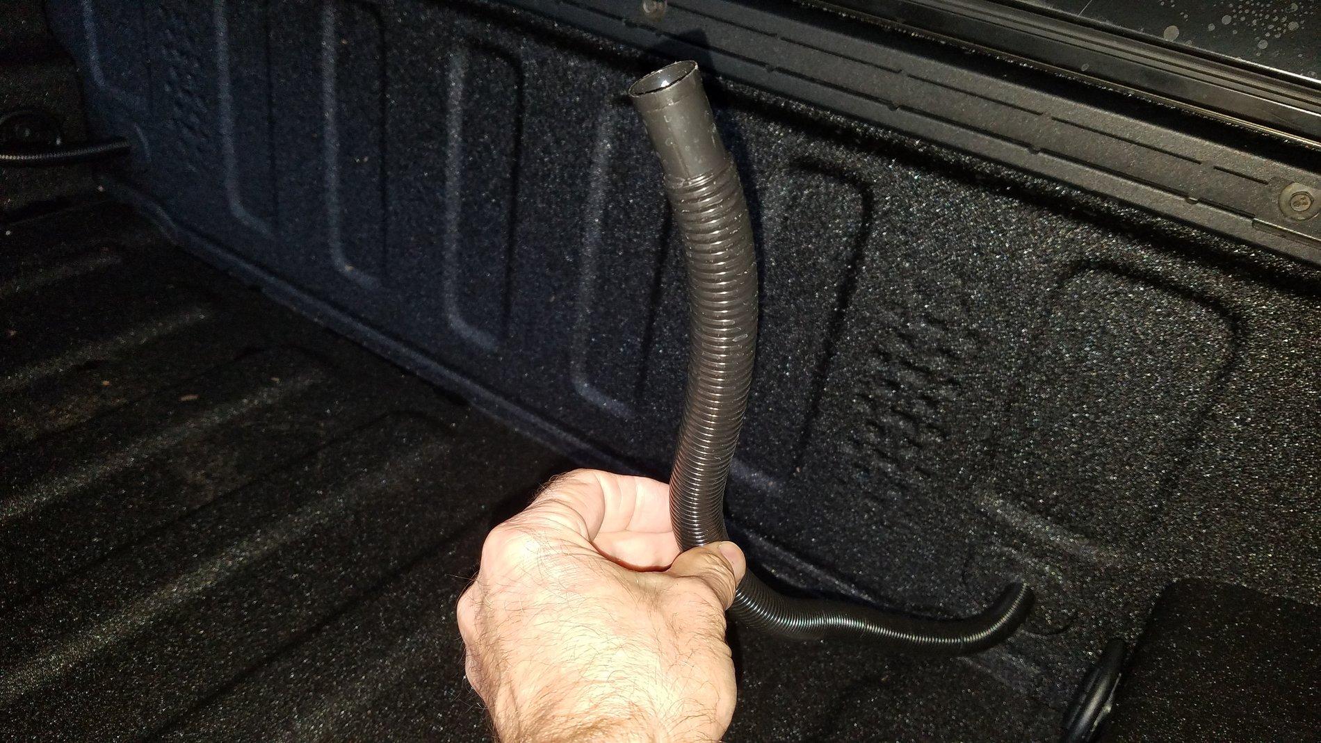 Jeep Gladiator Factory Hard Tonneau Cover  Hose - What is it?? 20191221_085842