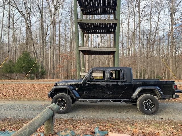 Jeep Gladiator WTS body color matched Black Overland fender flares 05073C11-D8B2-4054-8710-A73BC0B60E7B