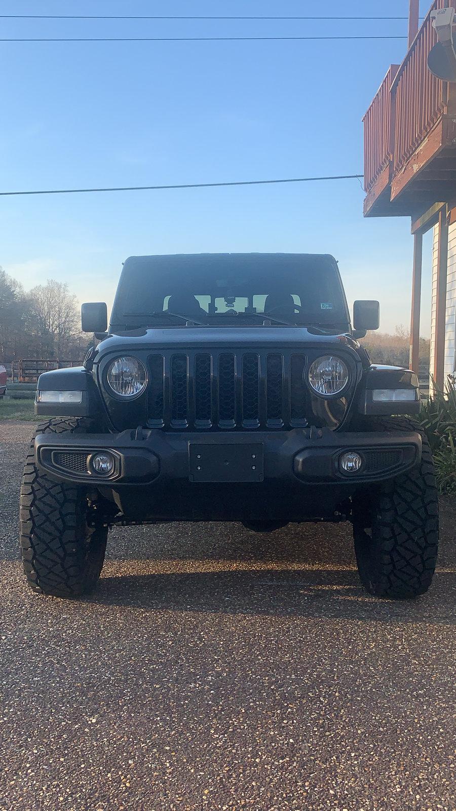 Jeep Gladiator WTS body color matched Black Overland fender flares 3085CEFA-679C-4467-B674-94CD9605C97E