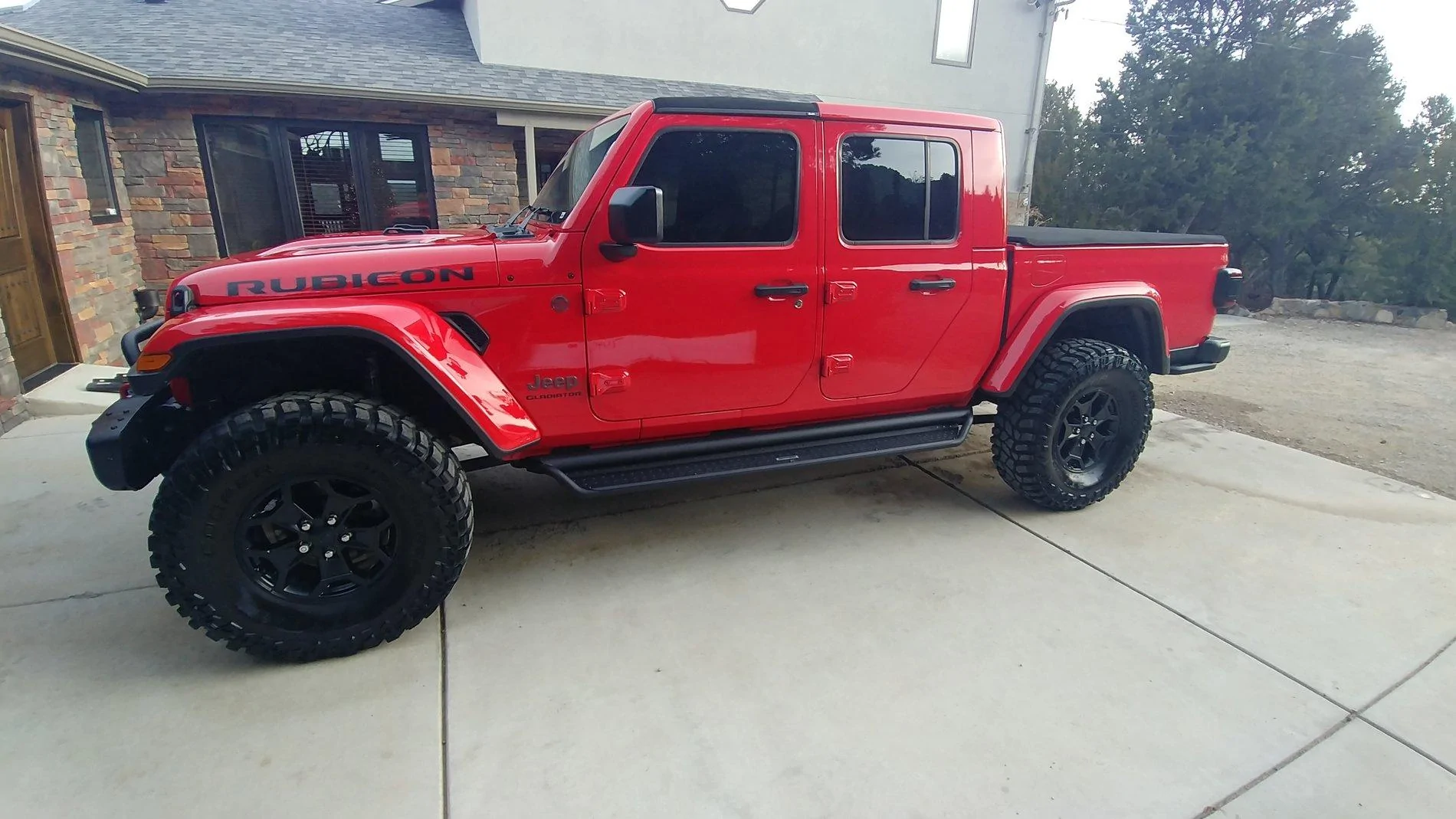 Jeep Gladiator FIRECRACKER RED Gladiator JT Club 1222191529b_HDR