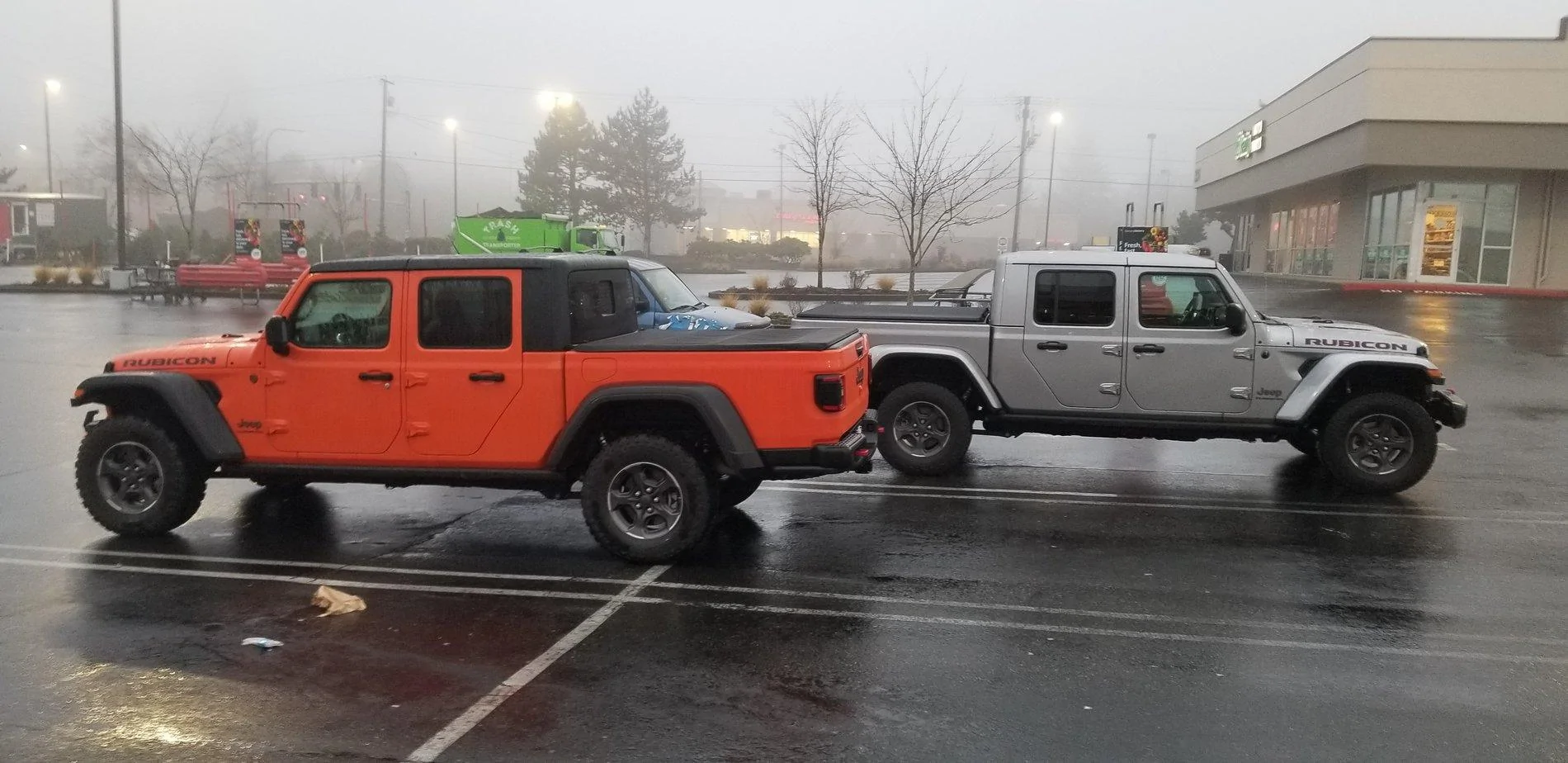 Jeep Gladiator Jeeps Parking Next To Jeeps 20191222_083236
