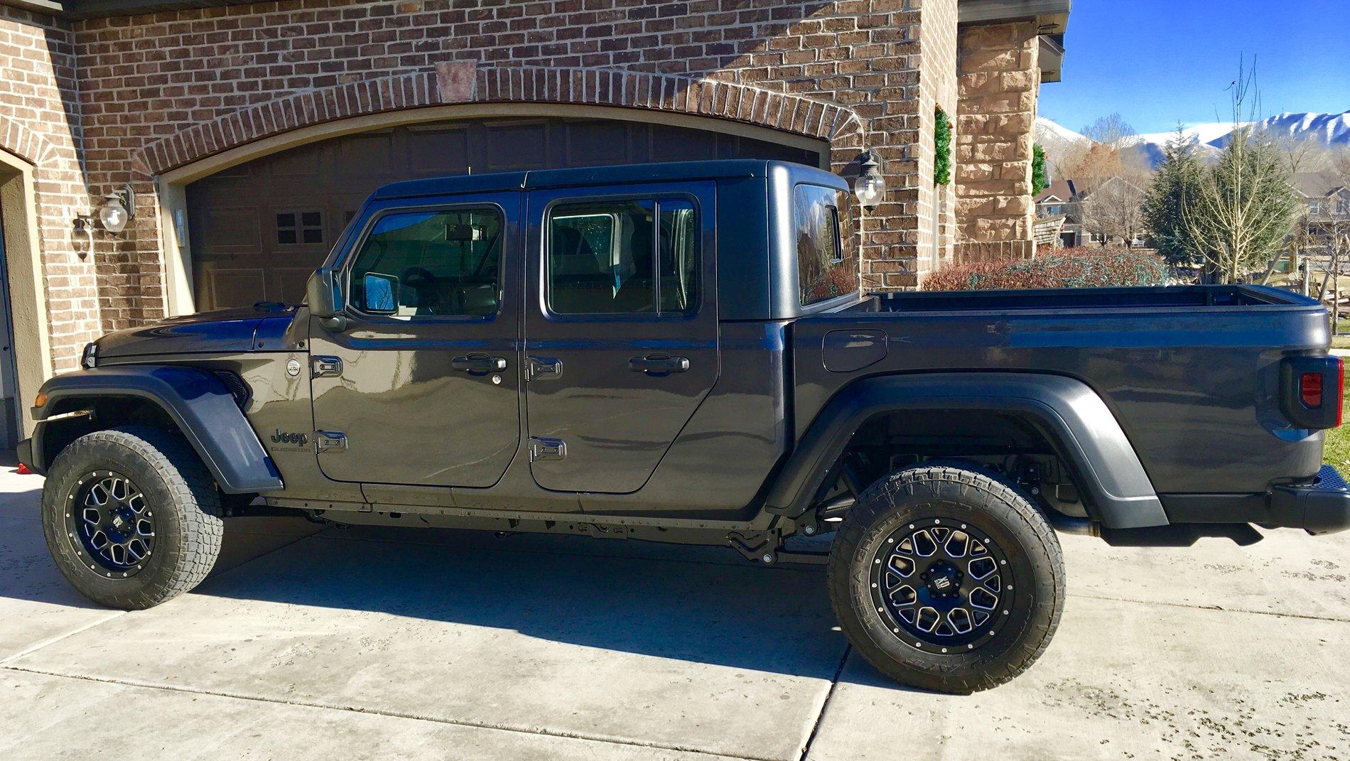 Jeep Gladiator GRANITE CRYSTAL JT Gladiator Club F6115B48-0FC0-409F-9942-7BA445F08660