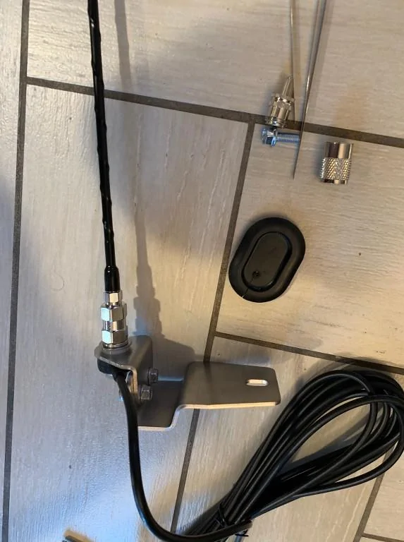 Jeep Gladiator Magnetic HAM antenna location? liSIxZ