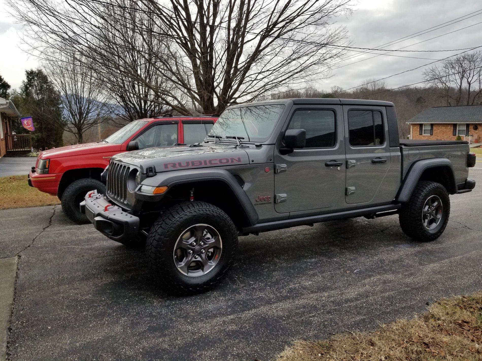 Jeep Gladiator Sting grey owners (future) check in 20191223_133422