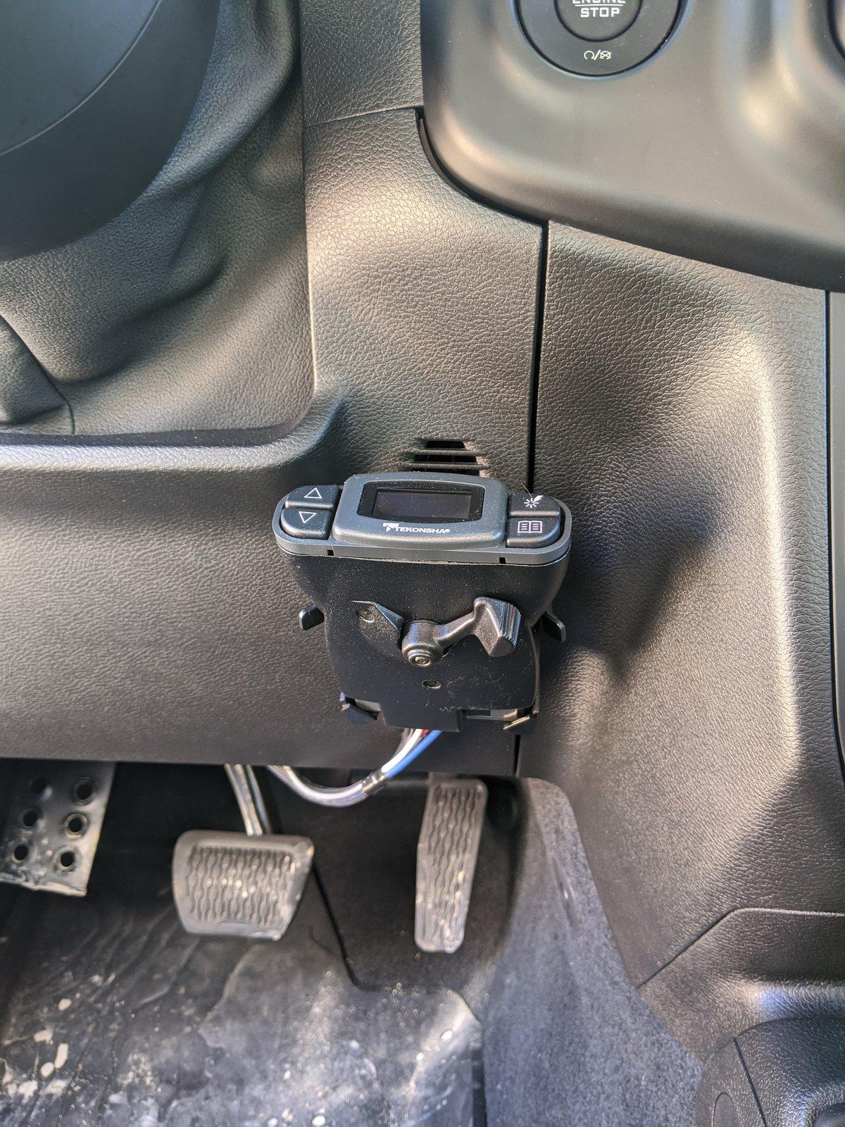 Jeep Gladiator Factory Trailer Brake Controller releases ...EDIT: STILL WAITING IMG_20191225_120021