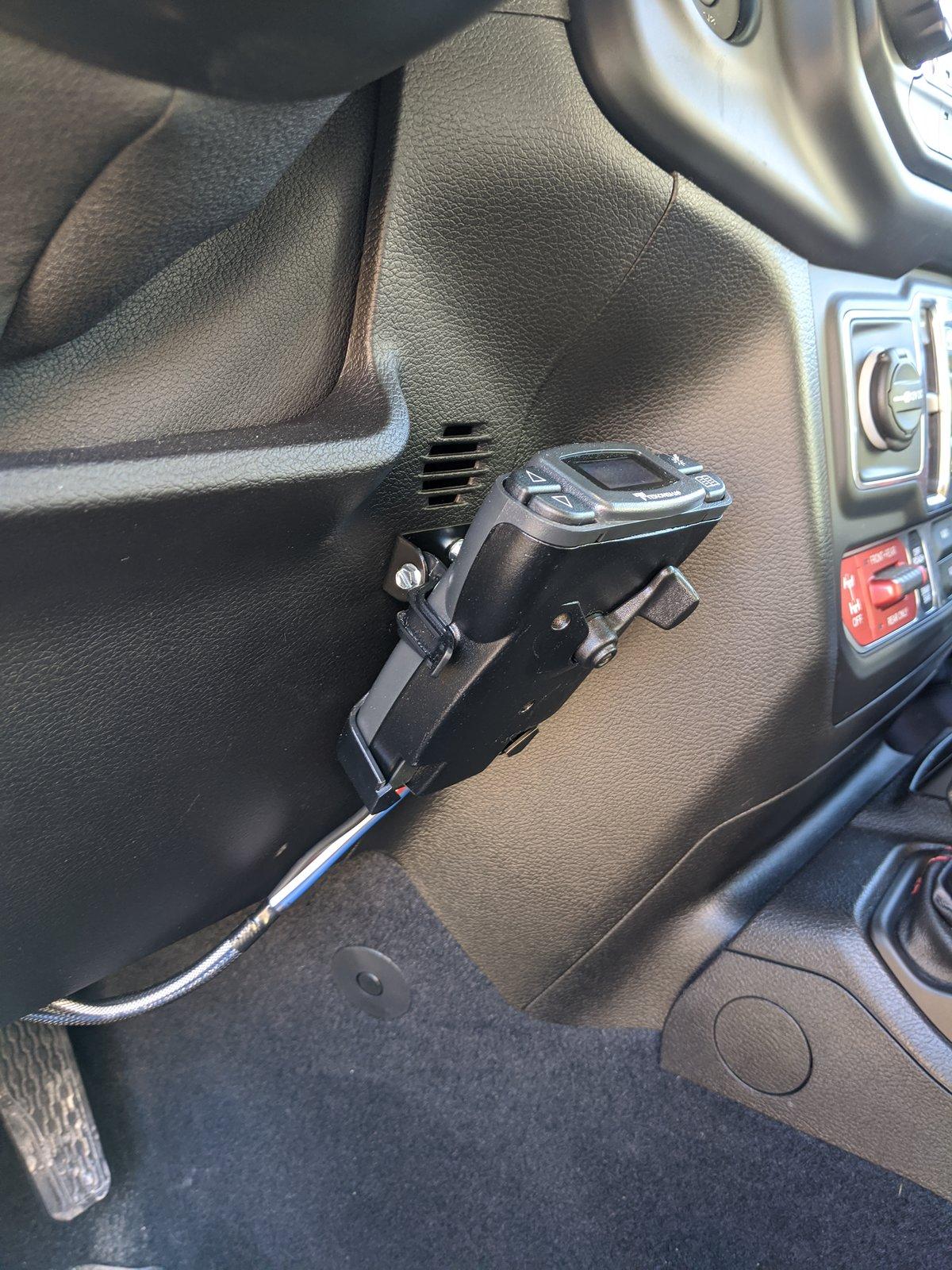 Jeep Gladiator Factory Trailer Brake Controller releases ...EDIT: STILL WAITING IMG_20191225_120013