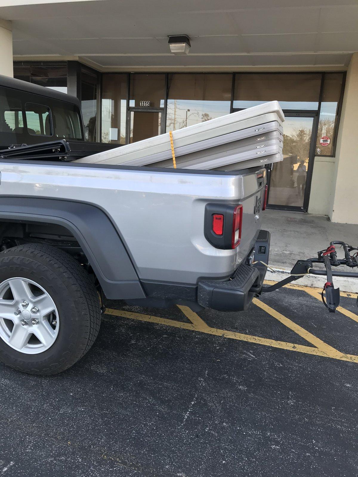 Jeep Gladiator Merry Christmas FF740CA9-F3E7-4FB0-A28E-AC9AAE5B1DD3
