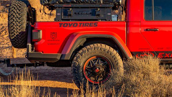 Jeep Gladiator Gladiator Rear Bumper with Tire Carrier? C007B3F0-07F2-4088-9065-FBDEEF6A7DE2