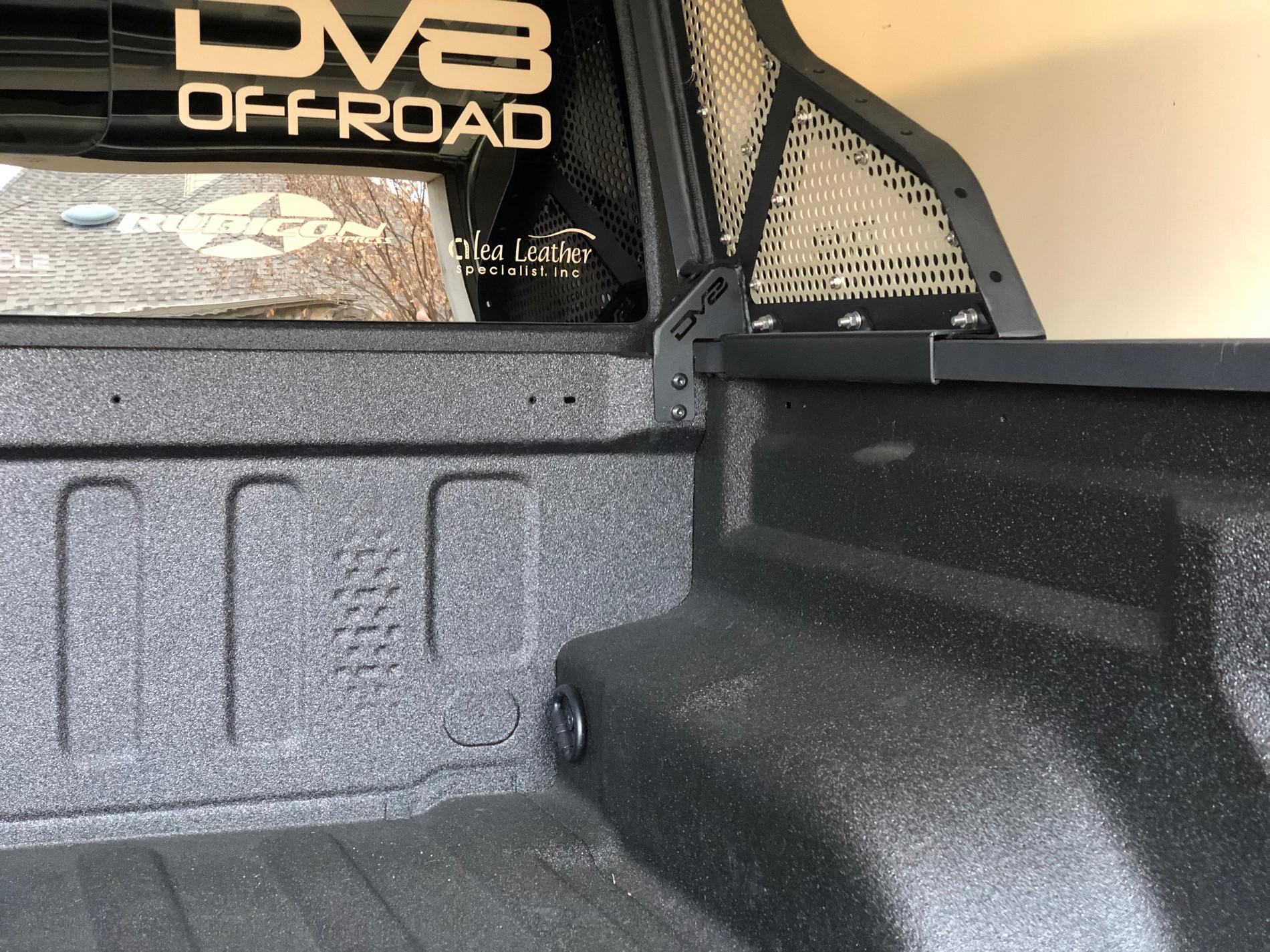 Jeep Gladiator Cover that mounts below the top of the bed kl4pxF4