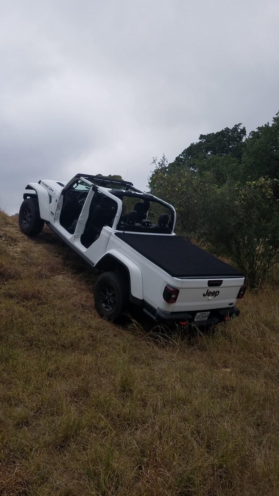 Jeep Gladiator Anybody had the horrible roll up bed cover replaced? jee