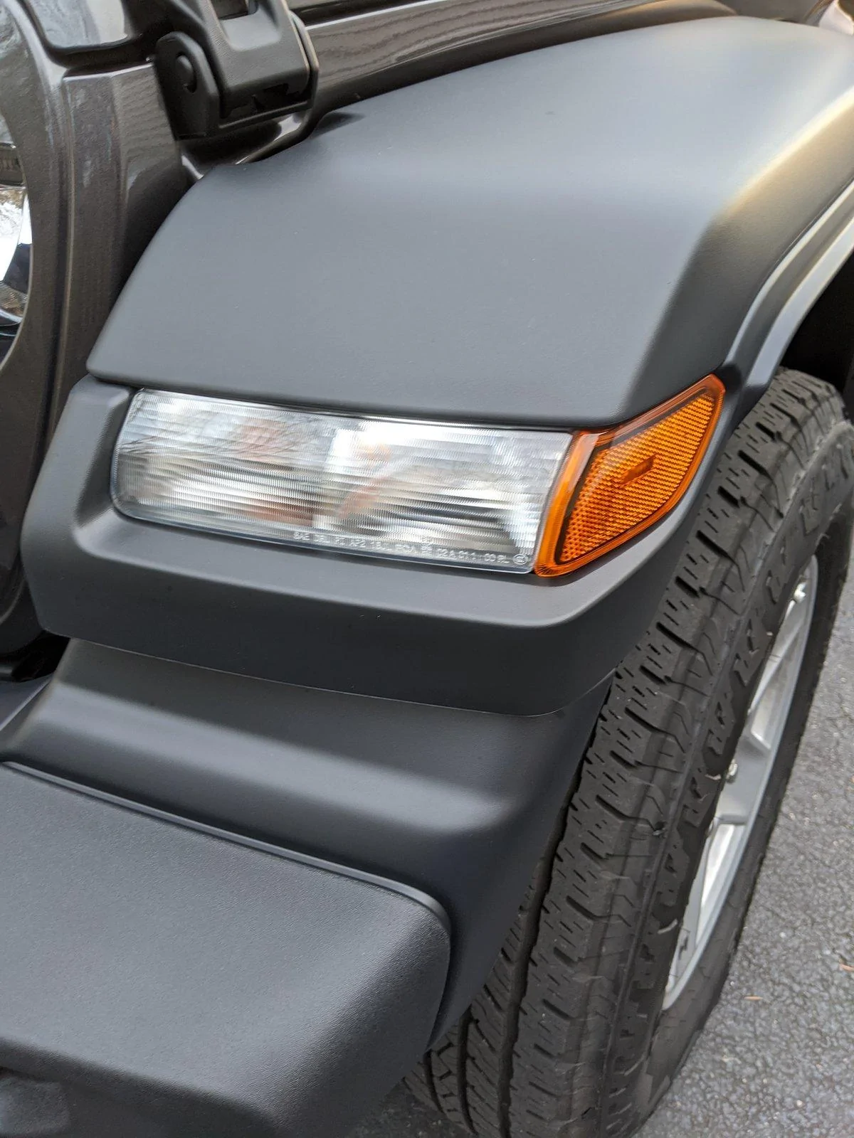 Jeep Gladiator Sport S fenders different from a Rubicon's? fender light