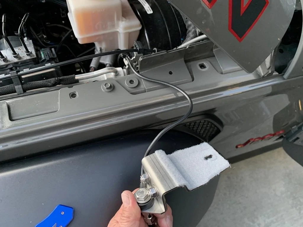 Jeep Gladiator JT cb antenna wire routing location OJBqm3
