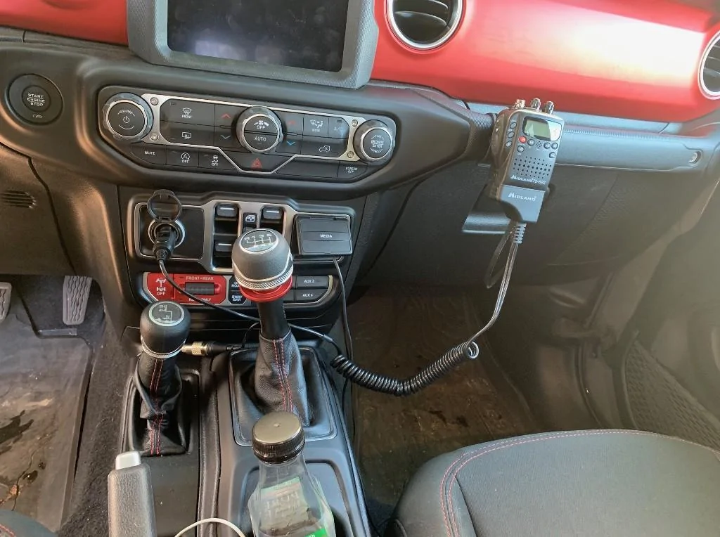 Jeep Gladiator JT cb antenna wire routing location nIlTgO