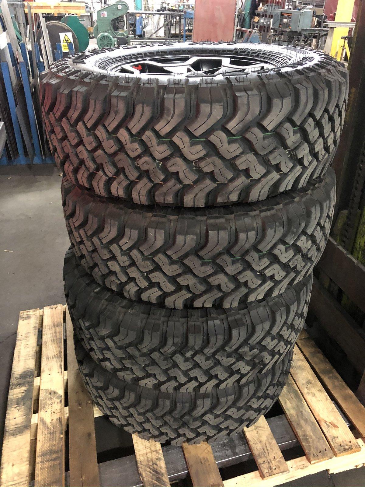Jeep Gladiator 5 Rubicon MT tires on the upgraded wheels 00B1A550-56D8-4685-A1FF-6187CE0FF748
