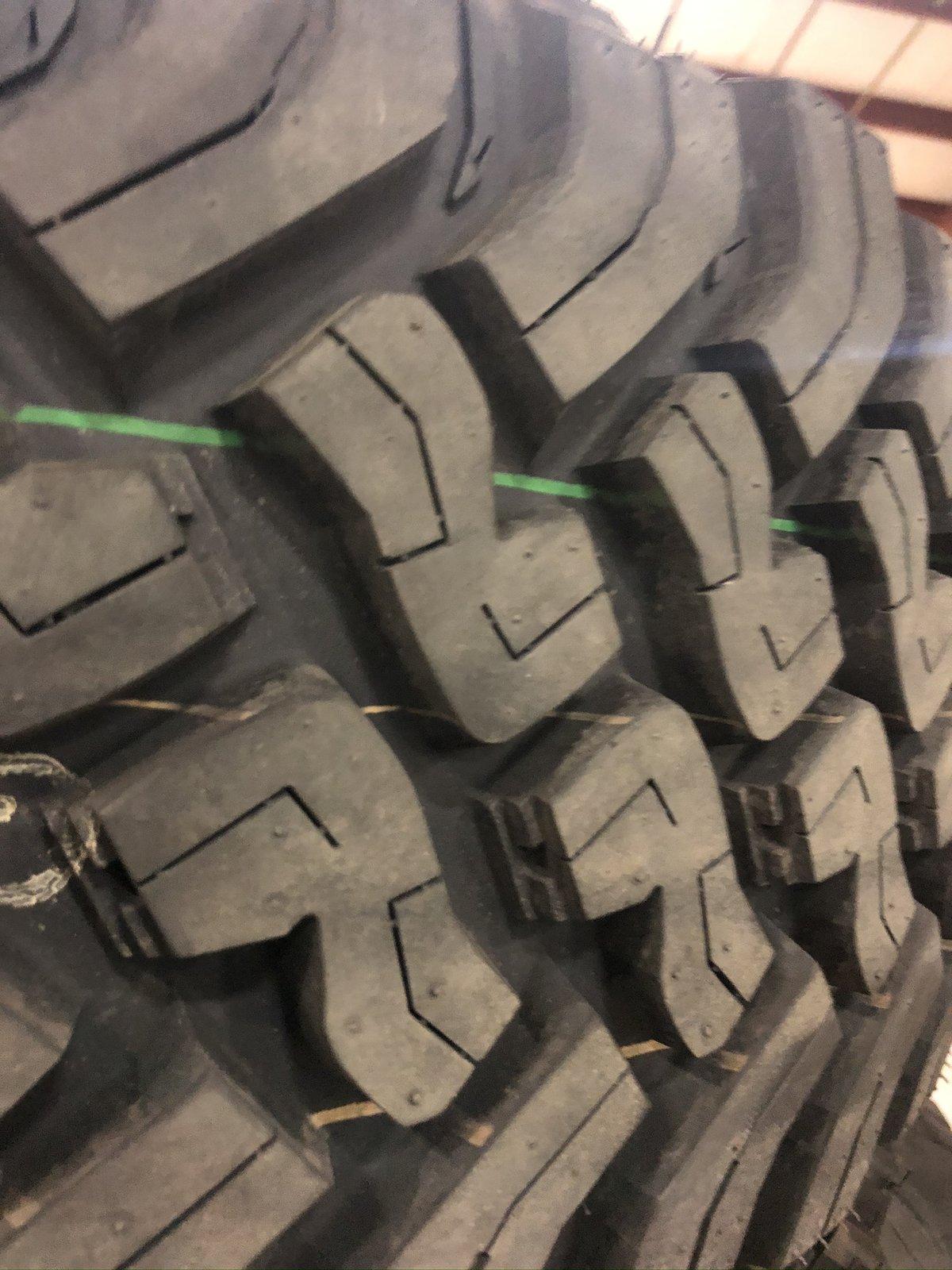 Jeep Gladiator 5 Rubicon MT tires on the upgraded wheels 914DEB07-33F1-44FD-BFED-509AAA19D980