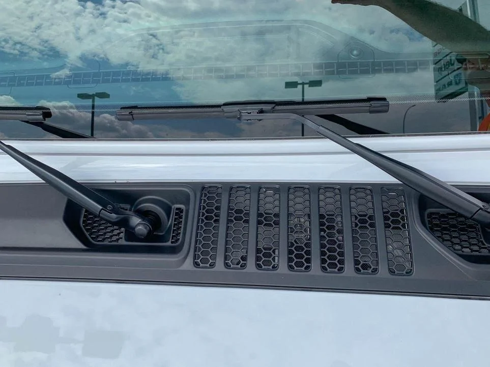 Jeep Gladiator Hidden/Buried features of the JT Motor-authority-1