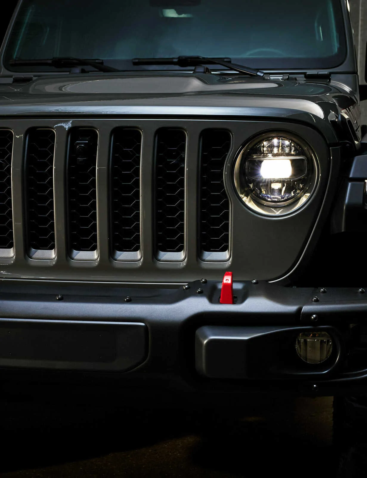 Jeep Gladiator Tired of the negativity. "The Jeep Gladiator is the Most Important Vehicle of 2019" Jeep-Gladiator-Gear-Patrol-Ambiance-2