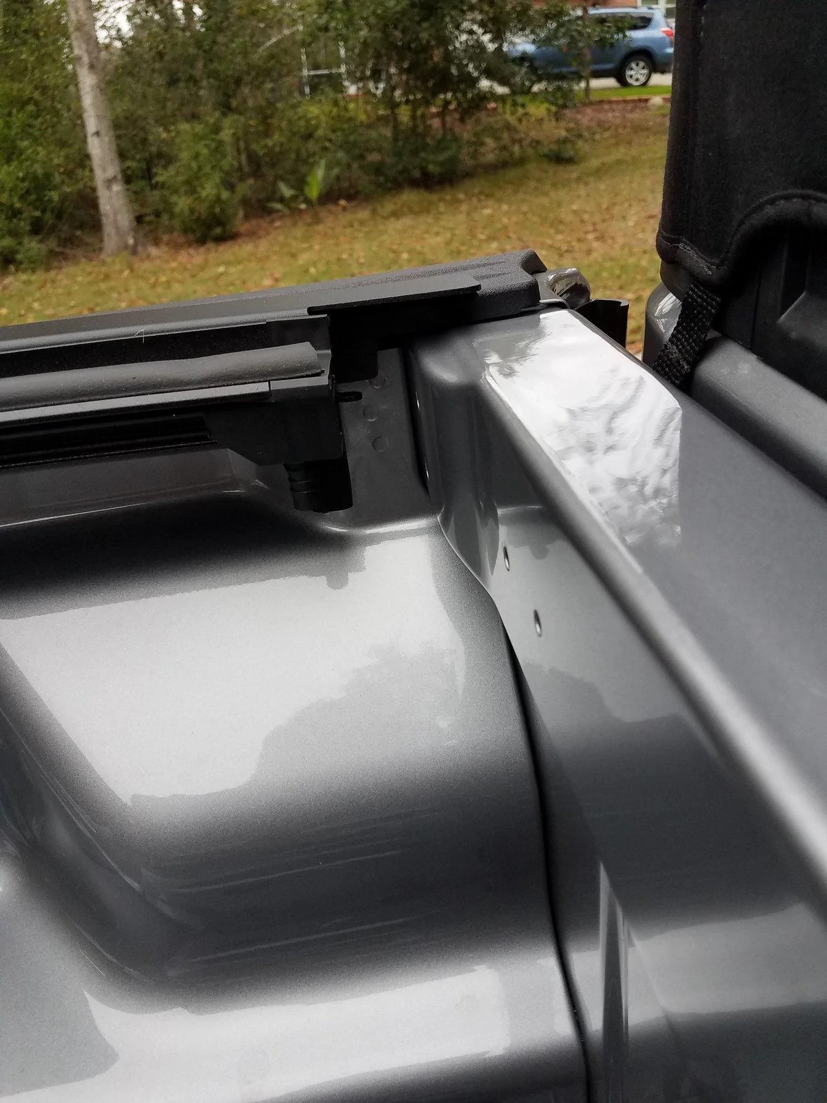 Jeep Gladiator Mopar vs Rough Country Hard Tri-fold Tonneau 20191228_153909