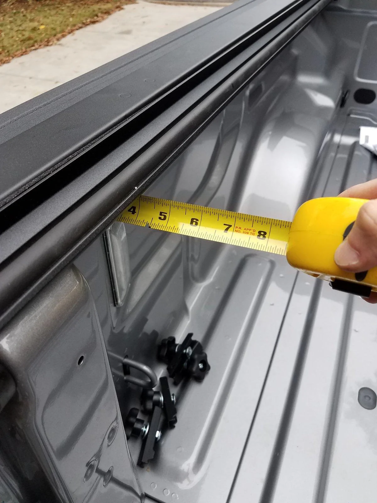 Jeep Gladiator Mopar vs Rough Country Hard Tri-fold Tonneau 20191228_161020