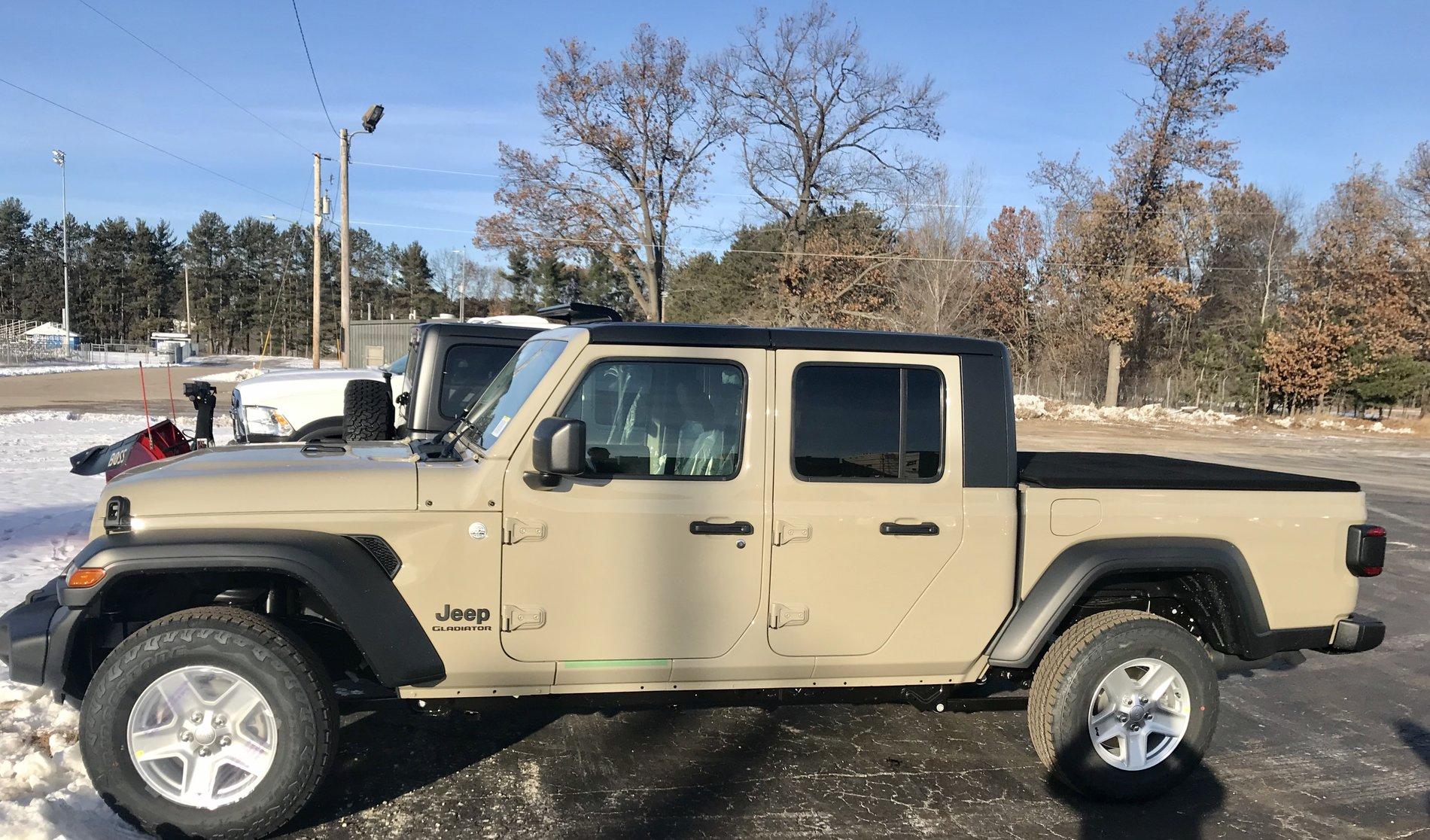 Jeep Gladiator GOBI Gladiator JT Club 11109EEE-06F7-4C99-9C4B-8A662419C68E