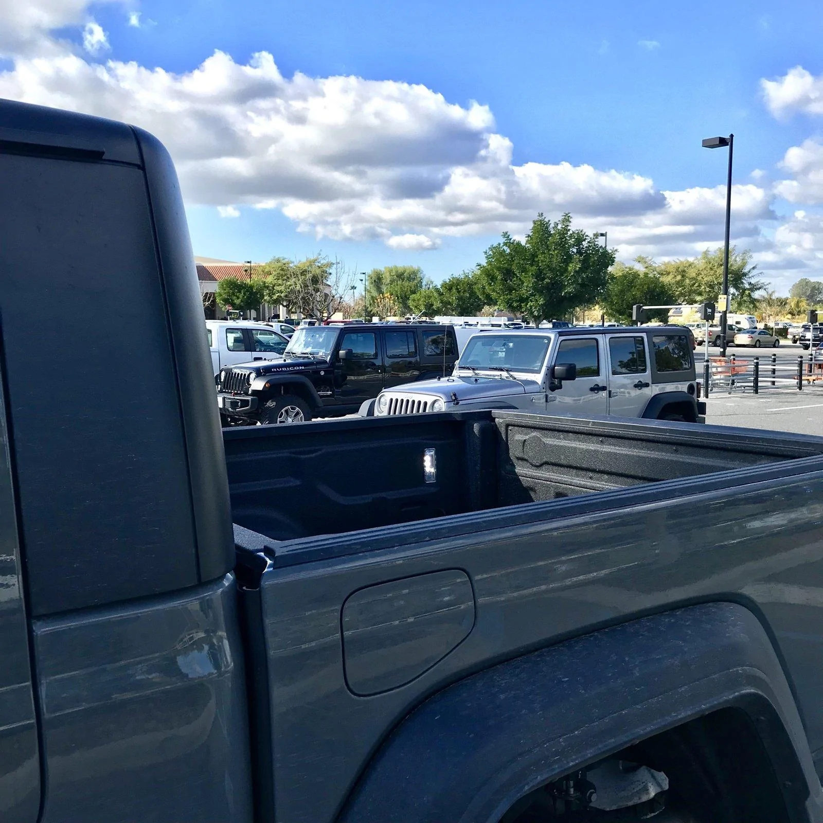 Jeep Gladiator Jeeps Parking Next To Jeeps E3247D53-EAD4-41BB-9812-FE028BCDBBAD