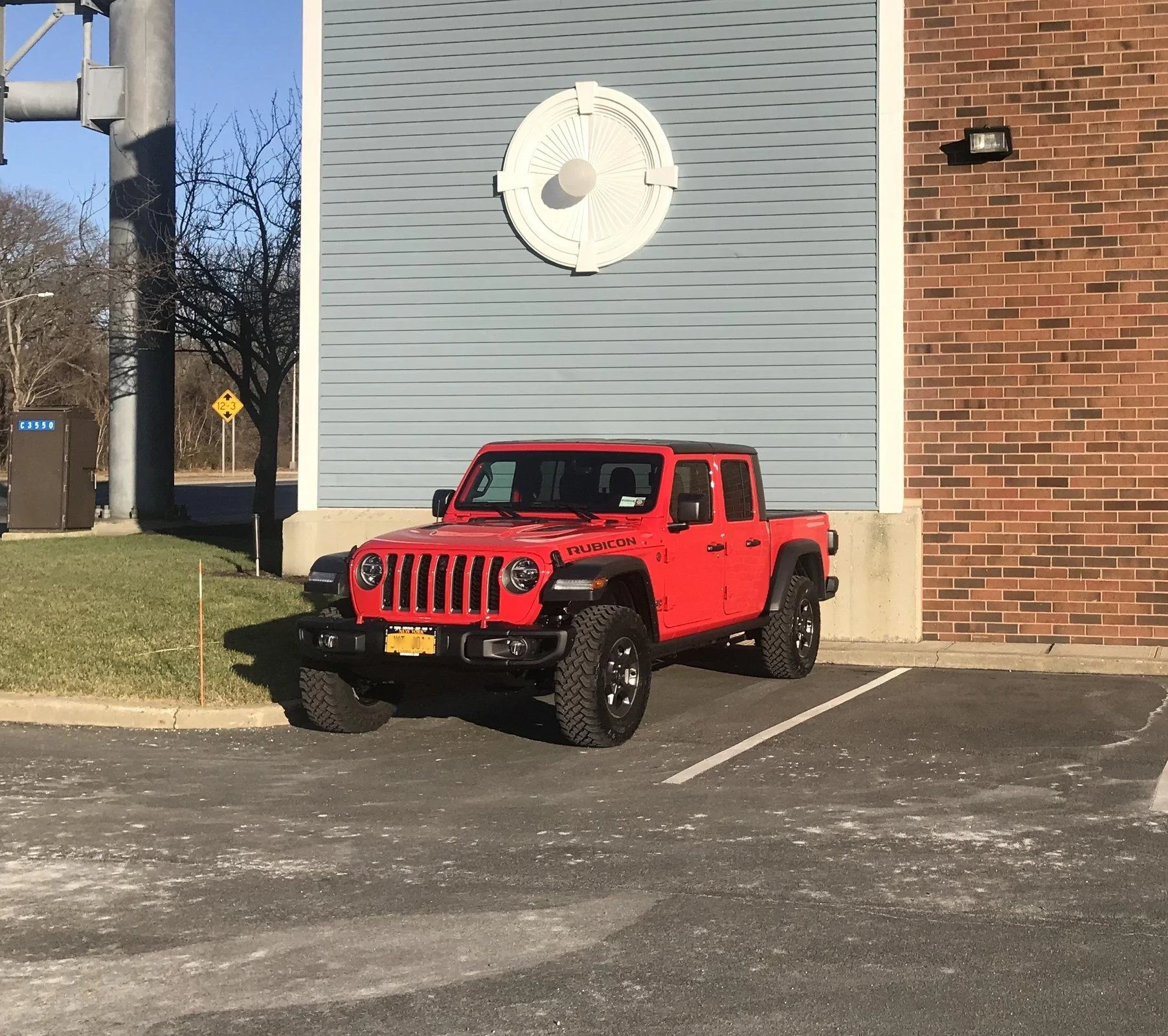 Jeep Gladiator FIRECRACKER RED Gladiator JT Club 30CB67E4-5447-49C7-AC3B-7AF808DCC13E_1_201_a