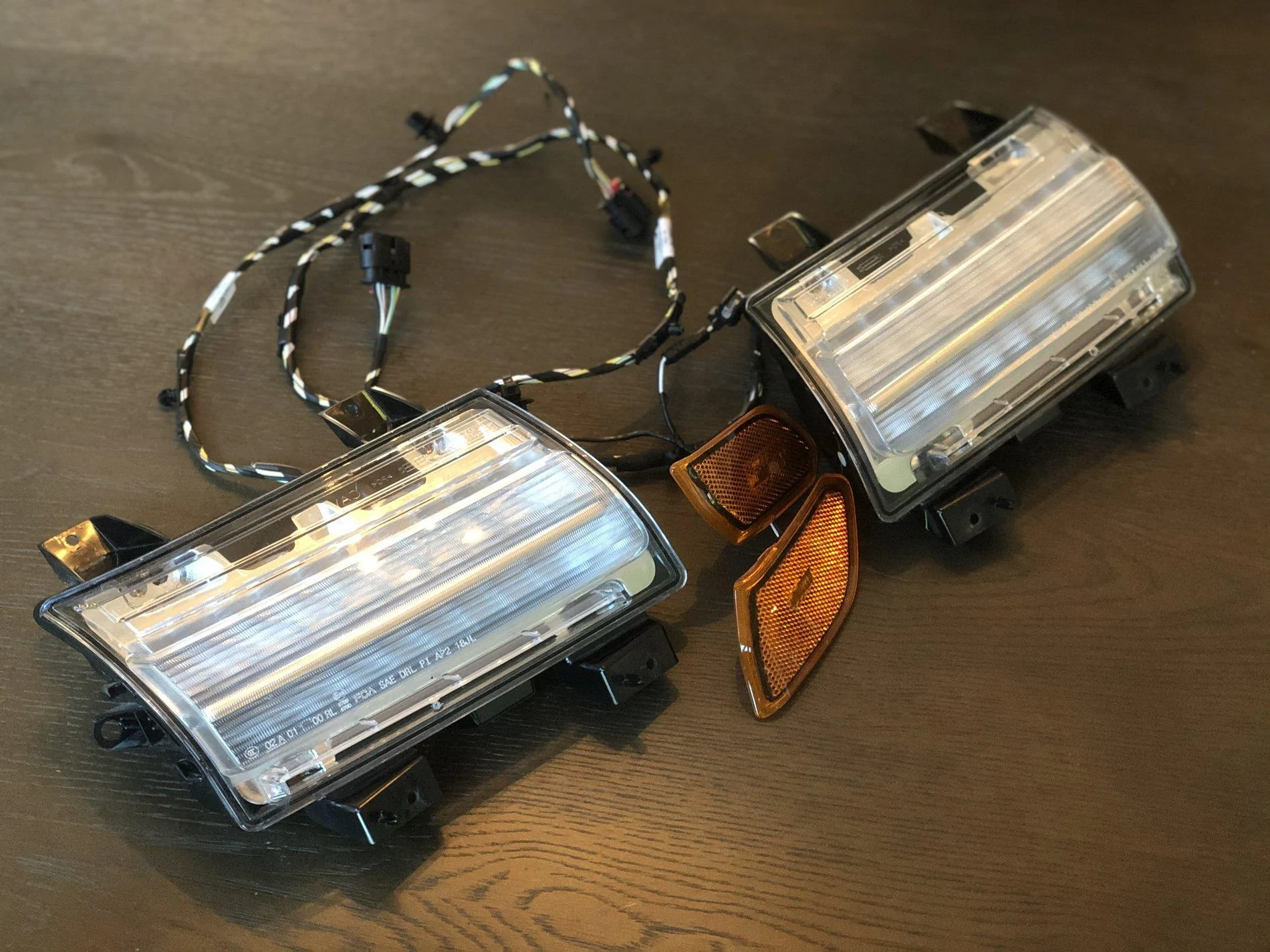 Jeep Gladiator F.S. OEM LED front DRL and turn indicators 06E91335-5225-45A6-84E1-5FE79BB3DBFA