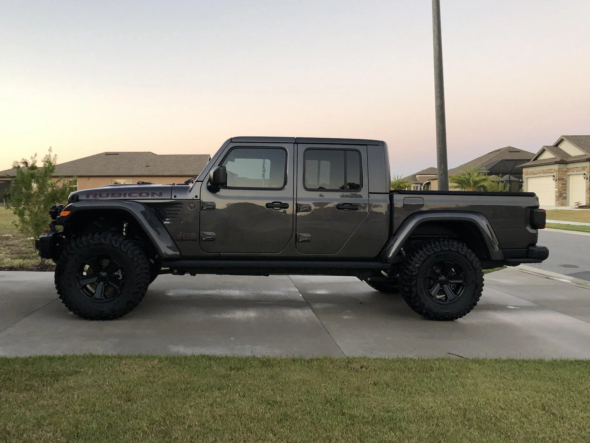 Jeep Gladiator Pictures of 33s and 35s B2C38F75-2AB4-4348-B9E9-E72D80653FD0