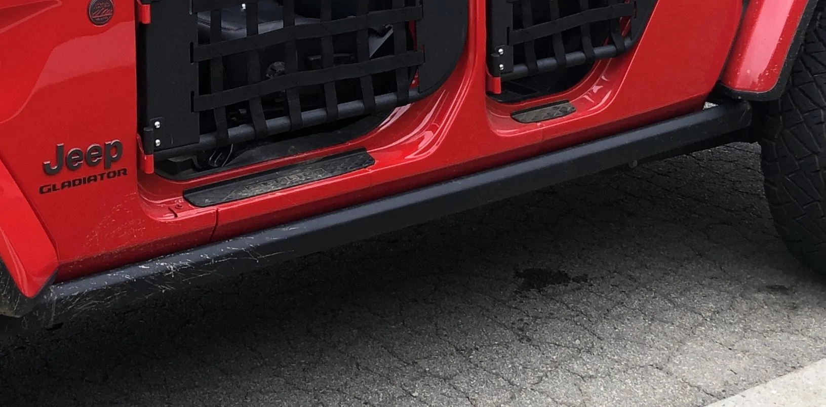 Jeep Gladiator Rubicon rock rails 41A6841E-CDD0-4CE0-B0F6-3B96D603C660