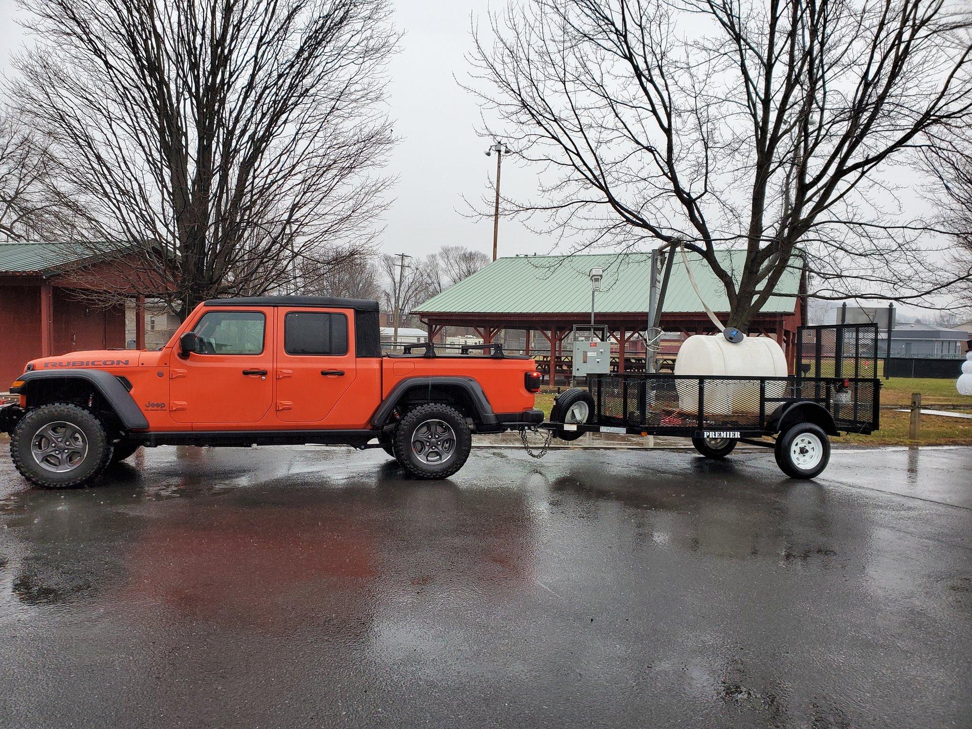 Jeep Gladiator Towed a 3200 lbs trailer up a muddy hill 20191229_085328