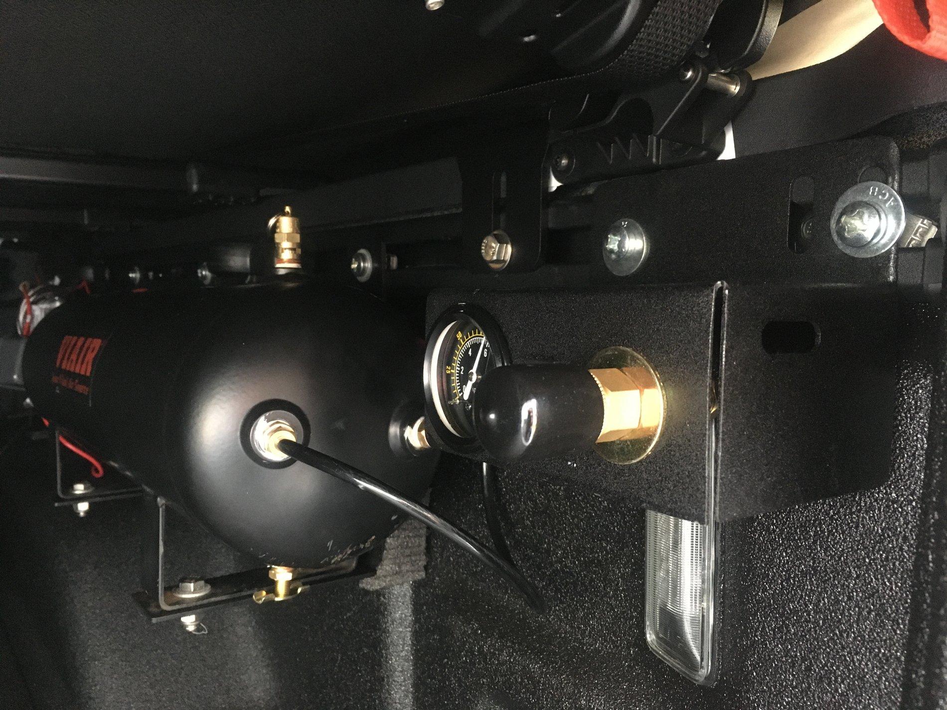 Jeep Gladiator On-board Air and Rack lighting IMG_3813.JPG