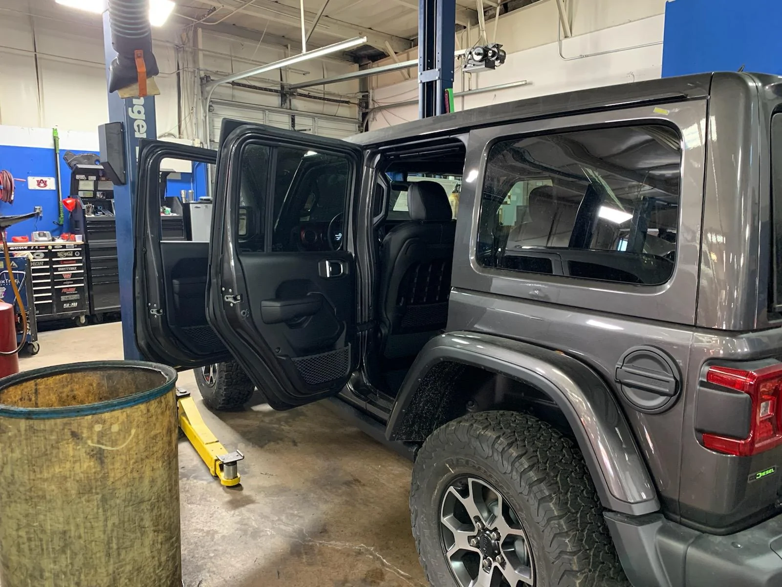 Jeep Gladiator 3.0D is $4000 on the Wrangler 1353ED38-2076-4FFB-B887-BC18F0BEE87F